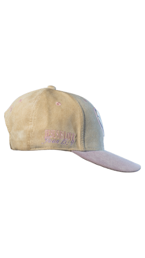 Gorra Crema con Visera Lila
