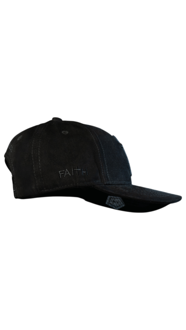 Gorra Negra – Cruz Bordada